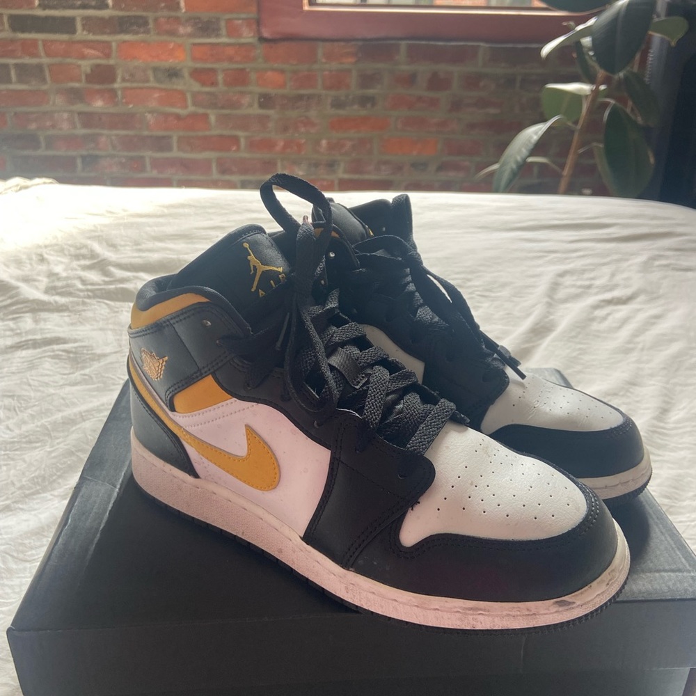 Air Jordans - Picture 4 of 7